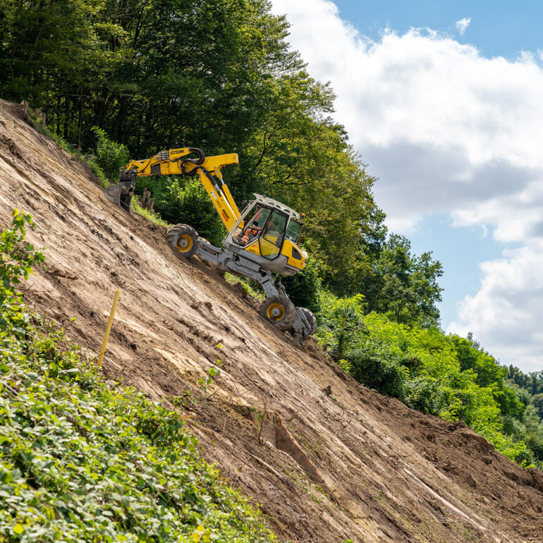 Pelle araignée en action SNCF