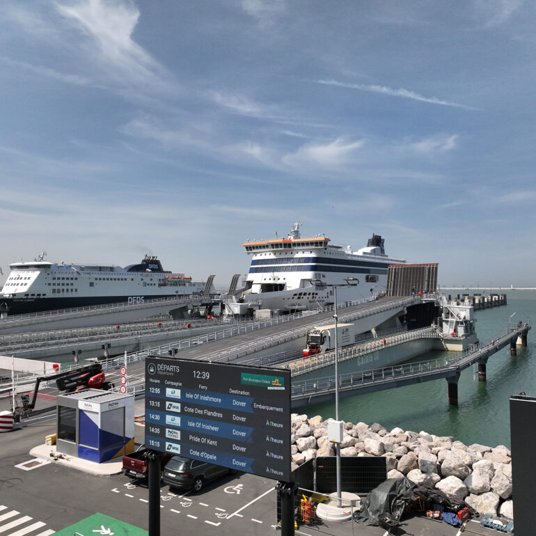 Reportage photos port de Calais - Bateau arrivant dans l