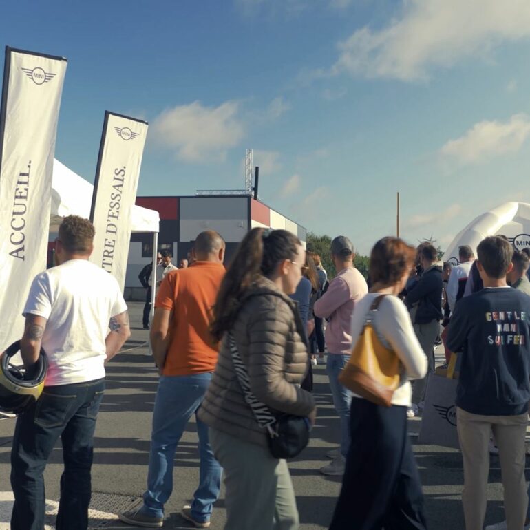 Reportage vidéo stand mini sur circuit automobile