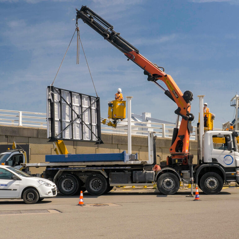 Vidéo sol - Montage panneaux lumineux